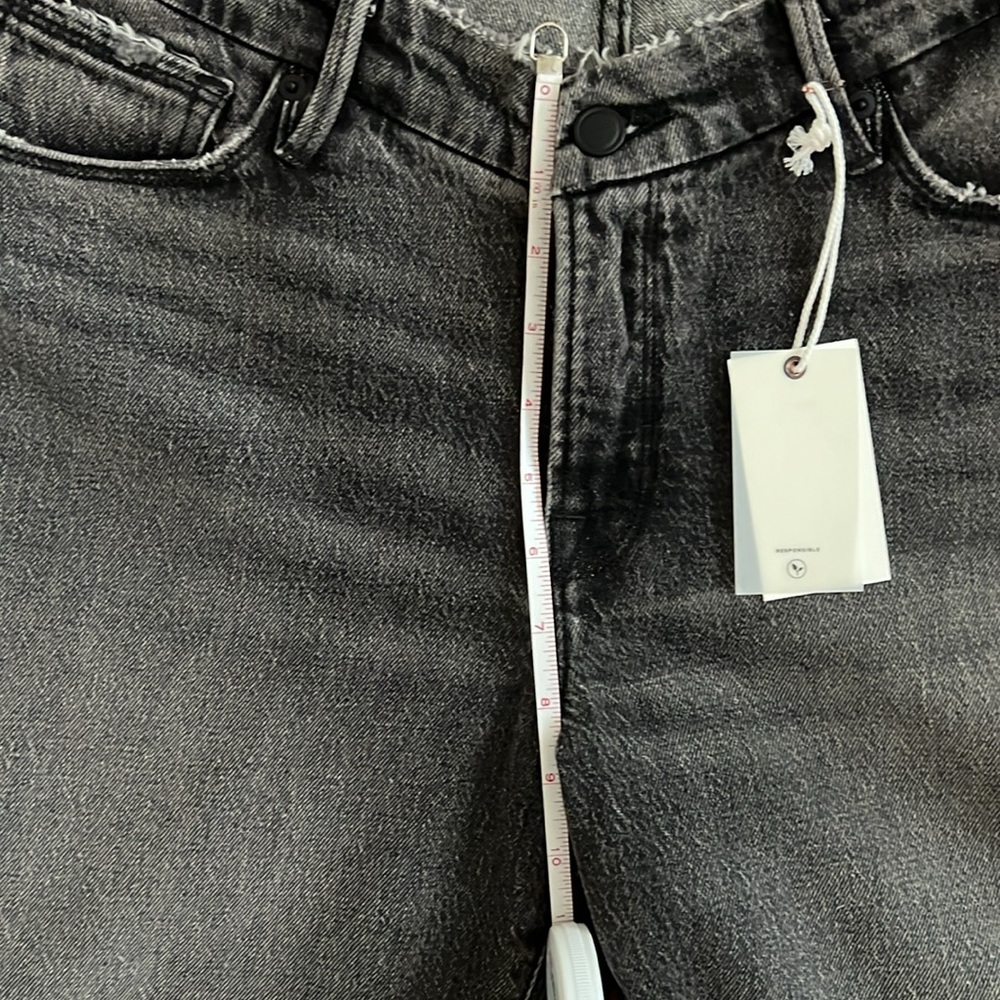 Good American Jeans - Picture 12 of 13